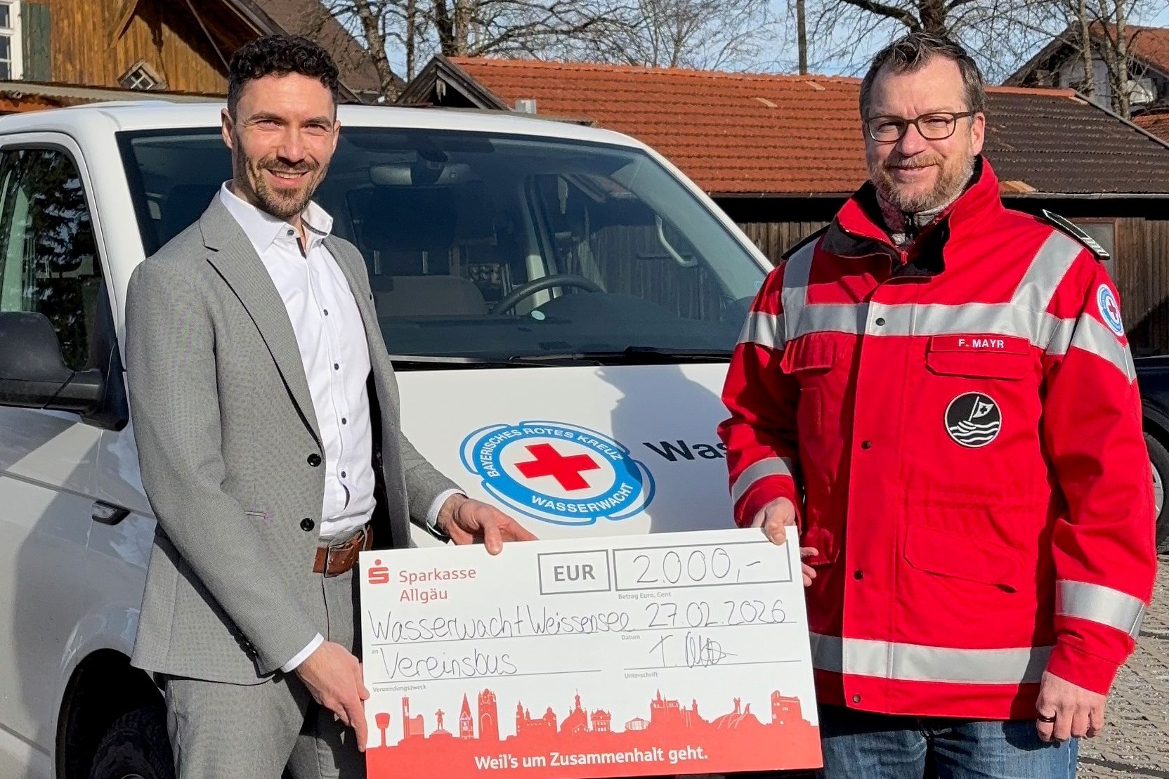 2.000 Euro von der Sparkasse Allgäu für Fahrzeug der Wasserwacht Weissensee